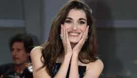 Torna Pilar Fogliati con l’imitazione dei dialetti romani: esilarante