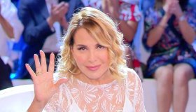 Pomeriggio Cinque, Cecchi Paone abbandona lo studio e la D’Urso si infuria