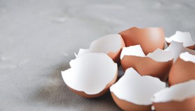 Non dovresti mai rimettere i gusci d’uovo nel cartone, ecco perché