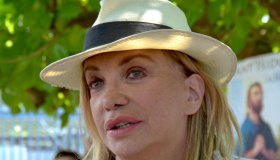 Simona Izzo si lamenta per la pensione, Costanzo la gela