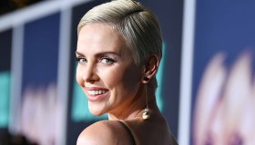 Charlize Theron, la “singletudine” la fa bella