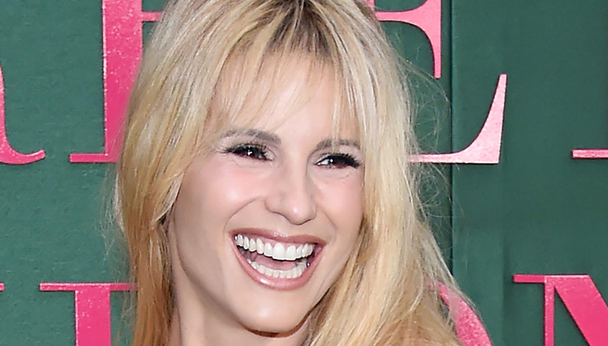 Michelle Hunziker, lo scatto romantico con Tomaso Trussardi. E con gli short è un incanto