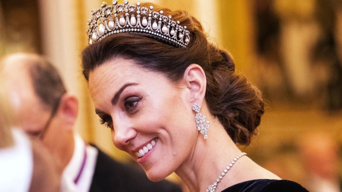 Kate Middleton indossa la tiara di Diana e incanta Buckingham Palace