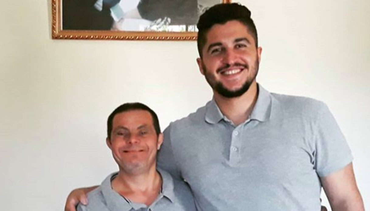 Un Figlio Soccorre Il Padre In Difficoltà