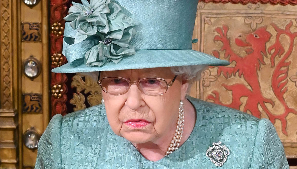 La Regina pronta per il vaccino. Kate Middleton e William dovranno aspettare