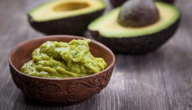 Avocado: il super frutto che fa bene a chi soffre di gastrite