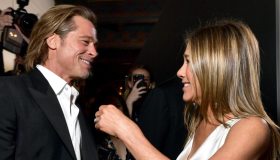 Brad Pitt e Jennifer Aniston, bacio dolcissimo ai Sag Awards