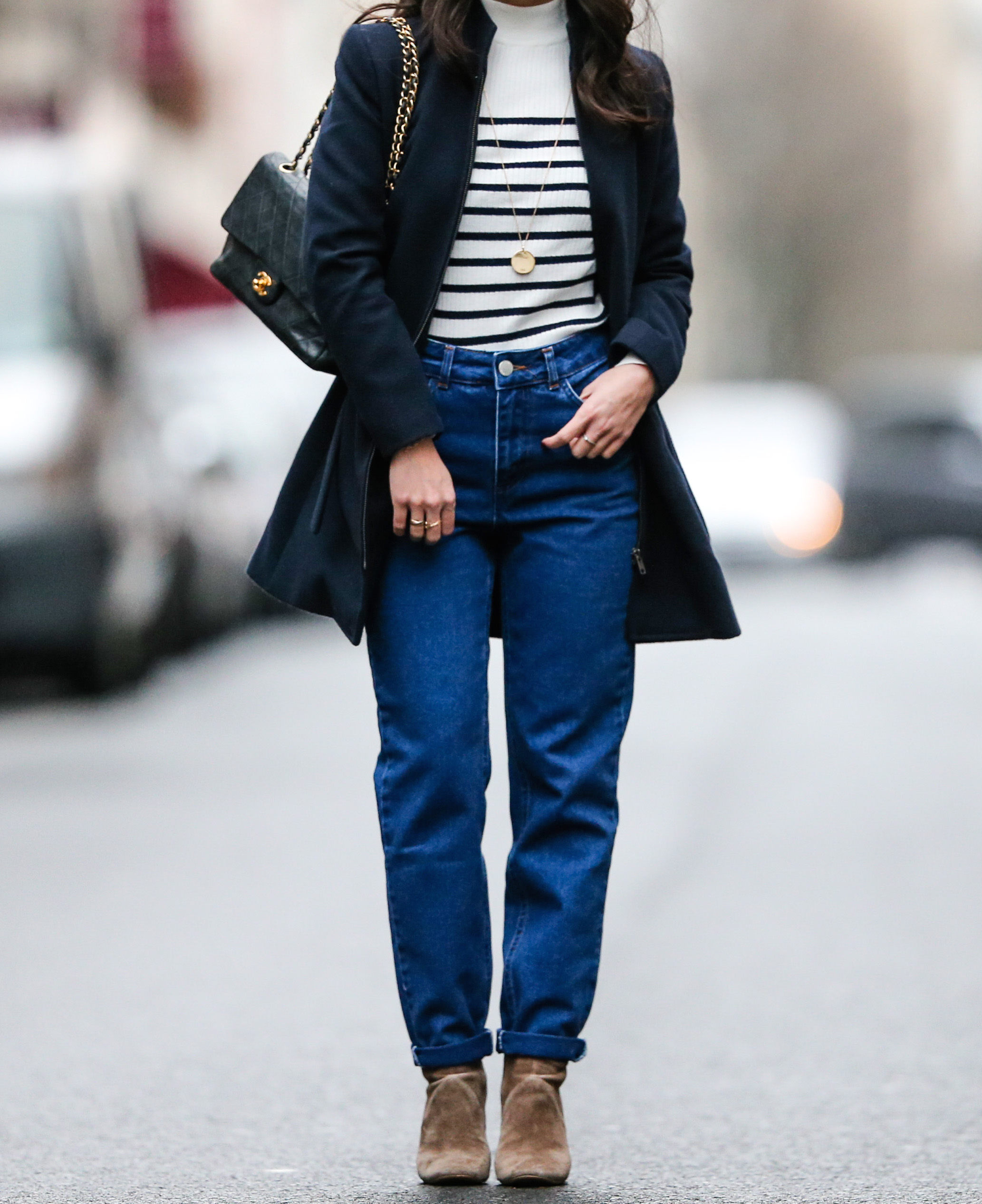 Mom jeans: come indossarli e a chi stanno bene
