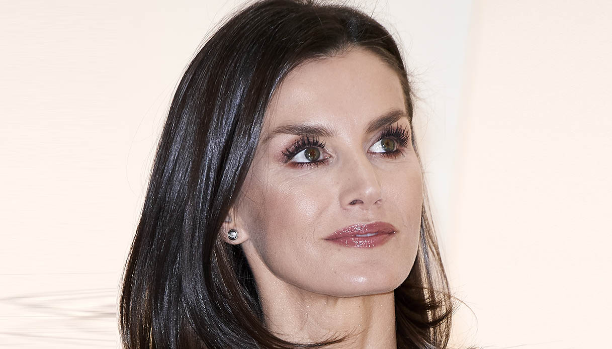 Letizia di Spagna, il gesto di Felipe la imbarazza. Ma lei reagisce così