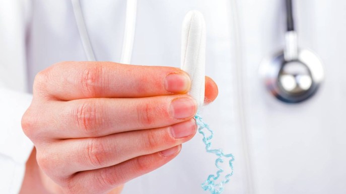 Tamponi e coppette mestruali: regole per non rischiare la sindrome da shock tossico