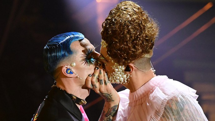 Sanremo 2020, la compagna di Boss Doms reagisce al bacio con Achille Lauro