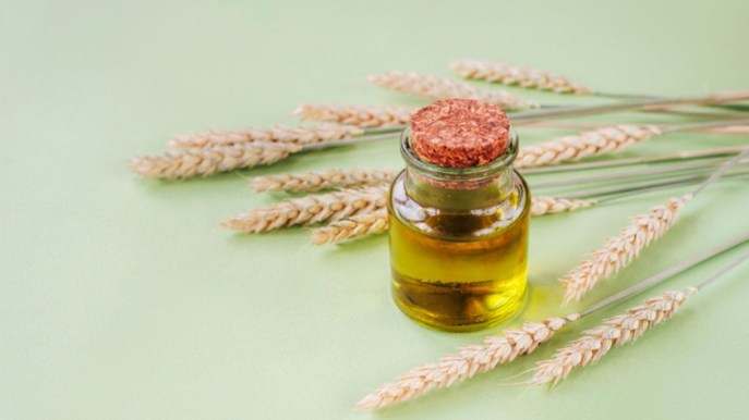 Olio di germe di grano: scopri i benefici e come usarlo per la pelle e non solo