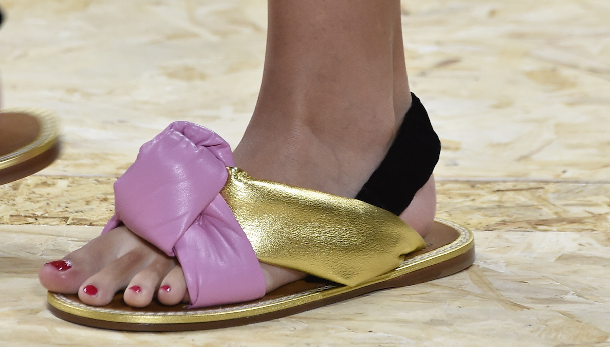 Sandali bassi o a tacco midi: il trend è la comodità!