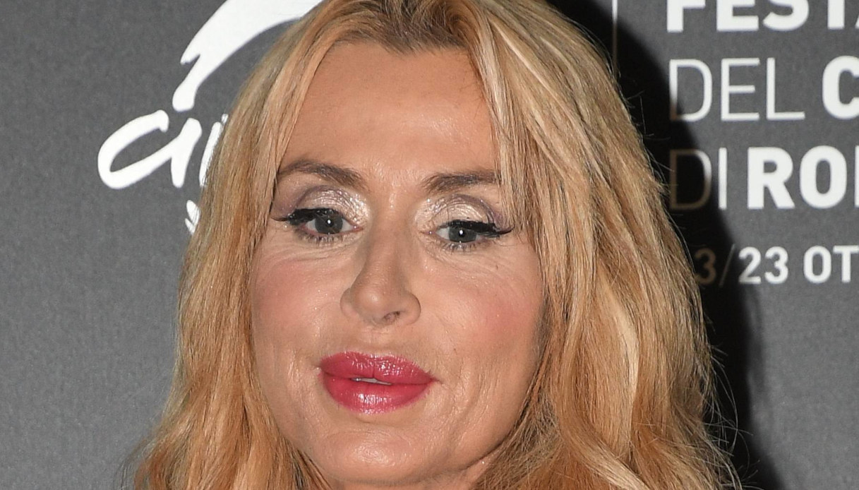 Valeria Marini svela cosa fa a casa con il nuovo fidanzato
