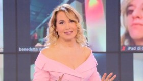 Pomeriggio Cinque chiude, la D’Urso si commuove e conferma il ritorno a settembre