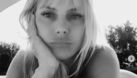 Heidi Klum, per i 47 anni un nudo artistico in giardino