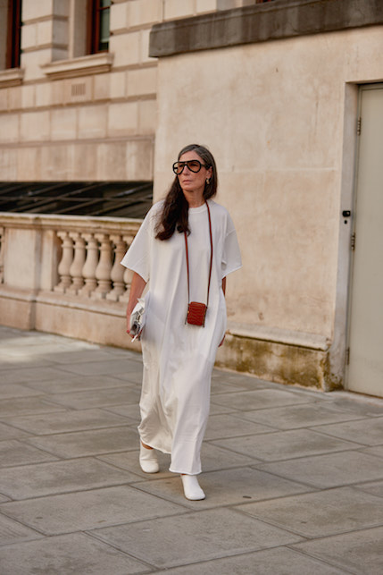 L'abito bianco d'estate: ecco come abbinarlo con stile