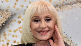 Raffaella Carrà compie 77 anni: le foto iconiche