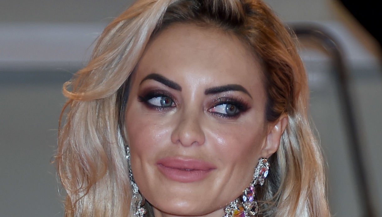 Live, Elena Morali racconta le nozze con Luigi Favoloso, ma fa infuriare la D’Urso