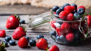 Dieta coi frutti rossi: contro i disturbi dell’intestino e le infiammazioni