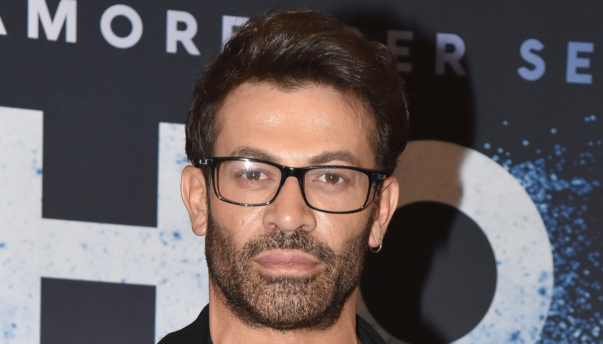 Gianni Sperti risponde a Paola Barale: “Ognuno ricorda quello che vuole”