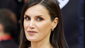 Letizia di Spagna, il pantalone che tutte dovremmo avere nel nostro guardaroba