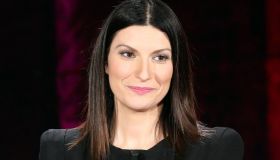 Detto Fatto, Jonathan: “La Pausini potrebbe essere in dolce attesa”. Laura risponde