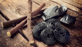 Liquirizia: proprietà, benefici e quando evitarla