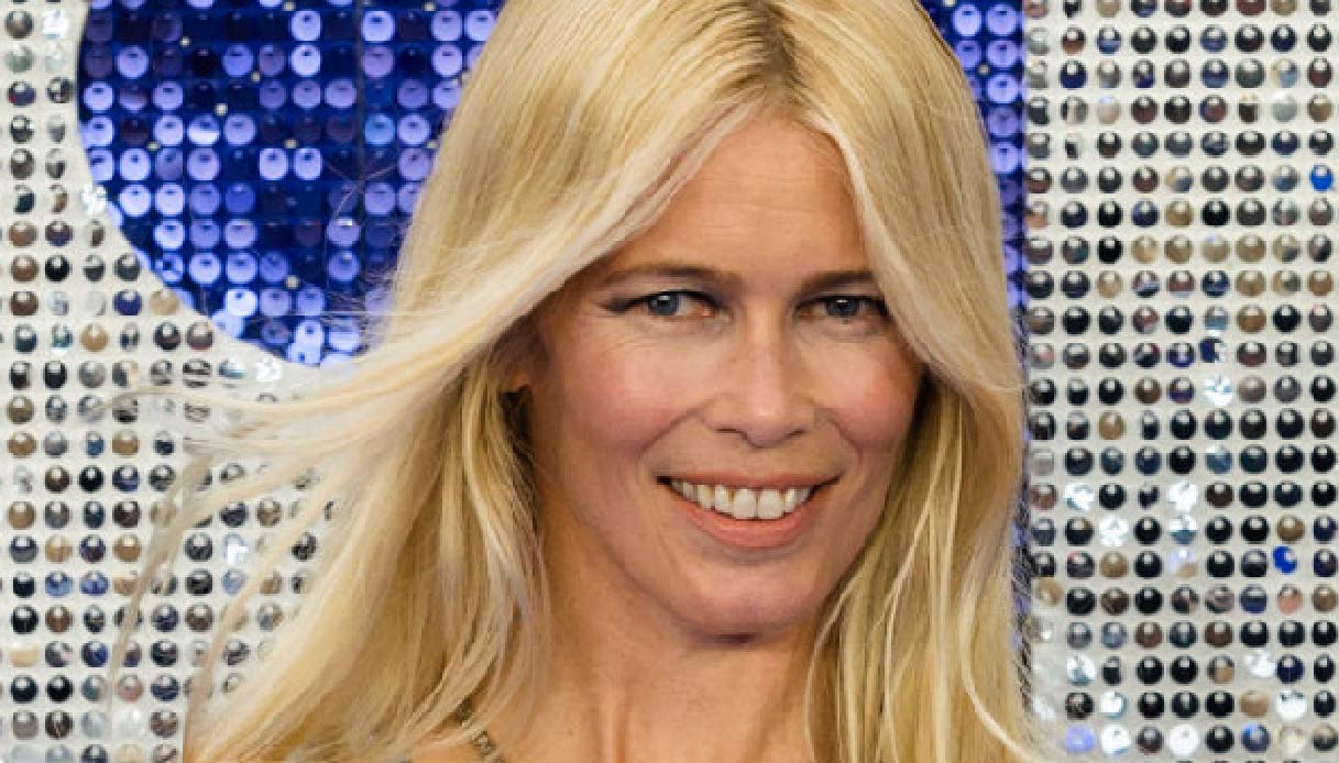 Claudia Schiffer compie 50 anni: “Non cerco di sembrare più giovane”