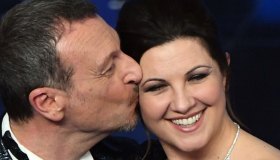 Amadeus, la moglie Giovanna Civitillo in bikini su Instagram è stupenda