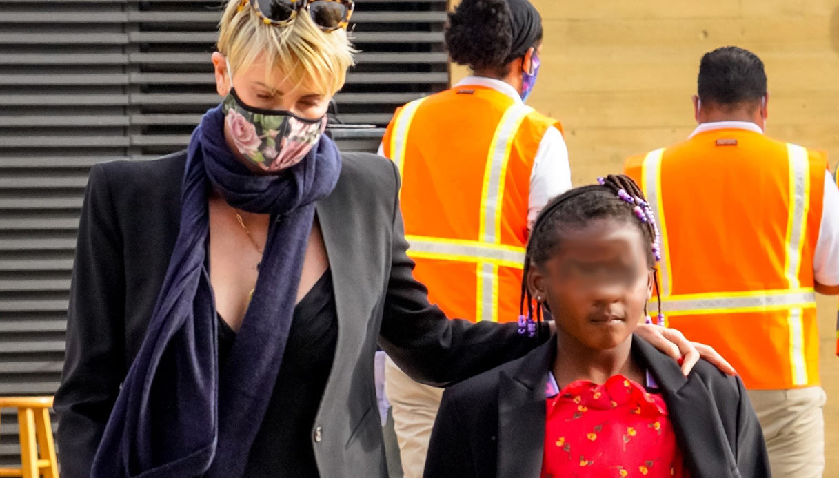 Charlize, mamma single di Jackson, che le ha detto: “Non sono un maschio”