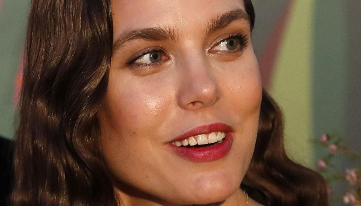 L’estate di Charlotte Casiraghi: le vacanze italiane con il marito e la possibile terza gravidanza