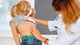 Dolori della crescita: quali sono, come riconoscerli e come curarli