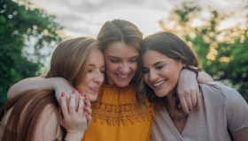 Le donne forti non si fanno la guerra, ma combattono insieme per le stesse cause