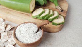 Cosa devi sapere sulla farina di banane verdi: benefici e controindicazioni