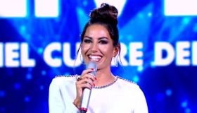 Battiti Live, Elisabetta Gregoraci splende in total white e ammette: “Sono felice”
