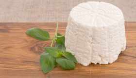 Tutti i benefici e le proprietà della ricotta di capra