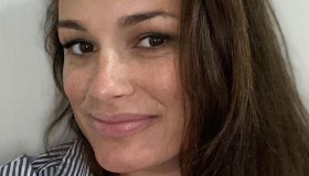 Alena Seredova riabbraccia finalmente i genitori: su Instagram la foto di famiglia