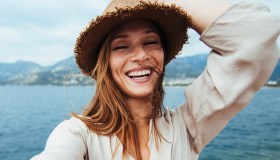 Stare bene da sola: perché è importante e come imparare