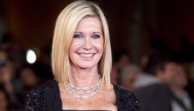 Olivia Newton-John compie 72 anni: splendida oggi come ieri