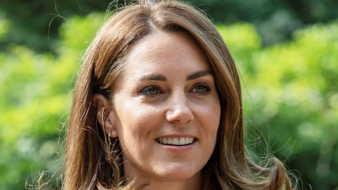Kate Middleton, il significato segreto dell’abito blu da 1.350 euro