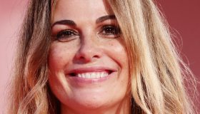 Vanessa Incontrada senza veli in copertina: una lezione contro il bullismo