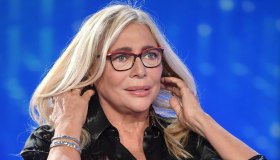 Mara Venier al restauro, su Instagram svela il segreto dei capelli. E trionfa a Domenica In