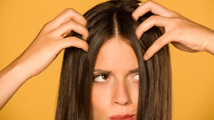 Cuoio capelluto: le cause e i rimedi del prurito in testa