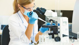 Il peso della genetica nella diagnosi e nella cura del tumore dell’ovaio