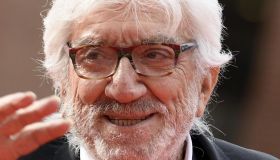 Addio a Gigi Proietti, attore dai mille talenti che usava l’arma dell’ironia