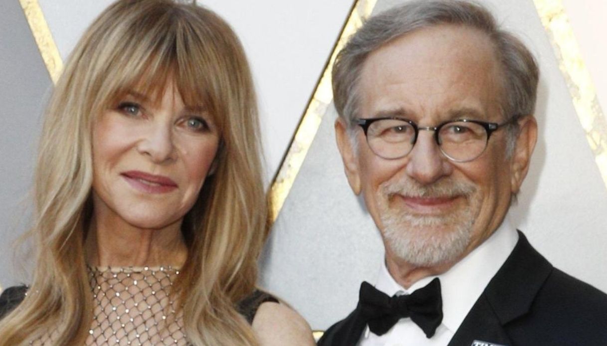 Chi è Kate Capshaw, moglie di Steven Spielberg e madre di Mikaela