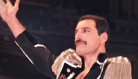 La storia di un uomo diventato una leggenda: Freddie Mercury