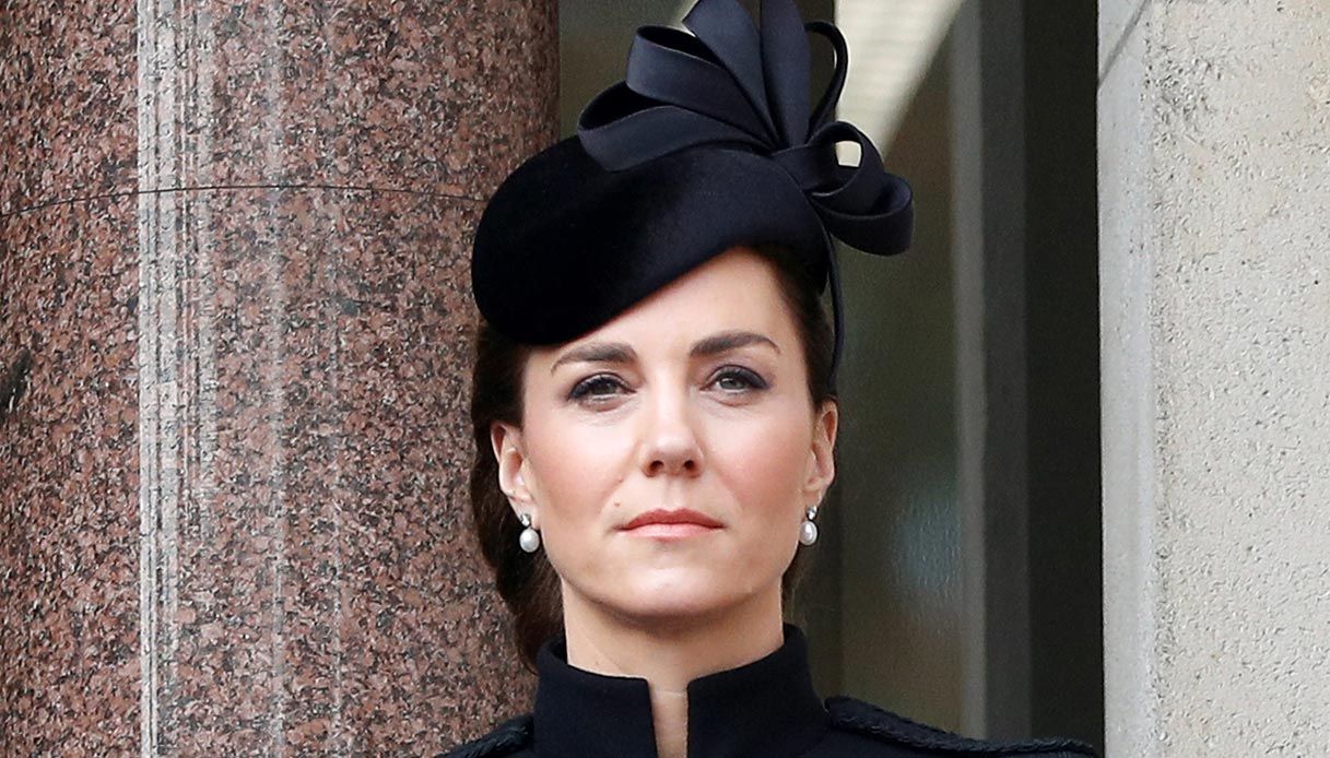 Kate Middleton gorgeous on Remembrance Day. And the coat is to be imitated