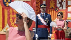 Letizia di Spagna si riscatta col ventaglio